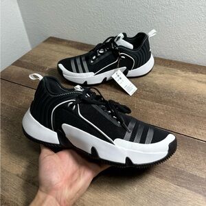 Adidas Trae Unlimited Basketball Shoes Sneakers Mens 11‎ Black White New